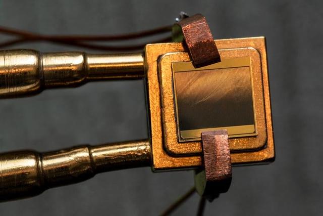 Thermophotovoltaic cell