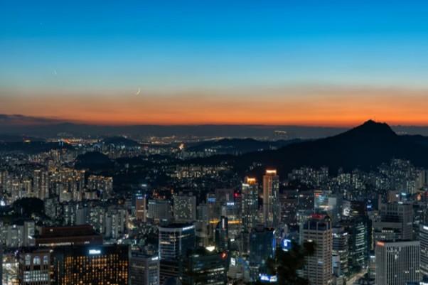 The pace at which the flat market of Seoul expands hits a barrier as the monetary value increases and buyers retreat