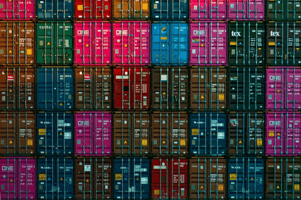 Palantir Breaks Records as AI Earnings Weather Trump's Tariff Shock
