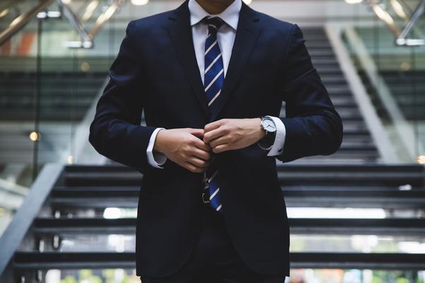 6 Tips for Climbing the Ranks as a Corporate Lawyer