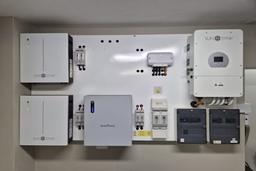Residential Solar Is Slowing—But Home Batteries Are Breaking Records
